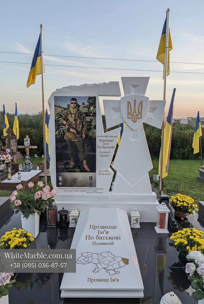 Памятник военному из белого мрамора фото 50-03