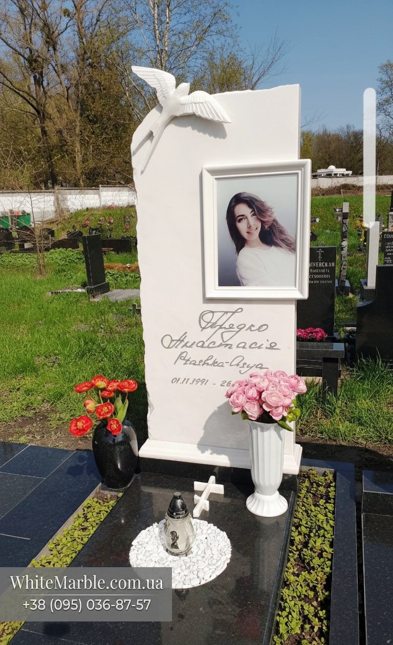 Женский памятник из белого мрамора фото 12-04