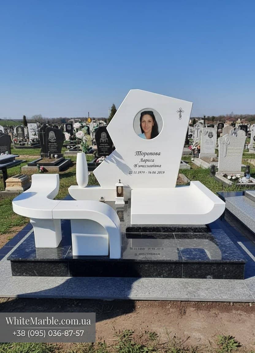 Женский памятник из белого мрамора фото 12-12