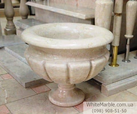 Цветочная ваза из белого мрамора